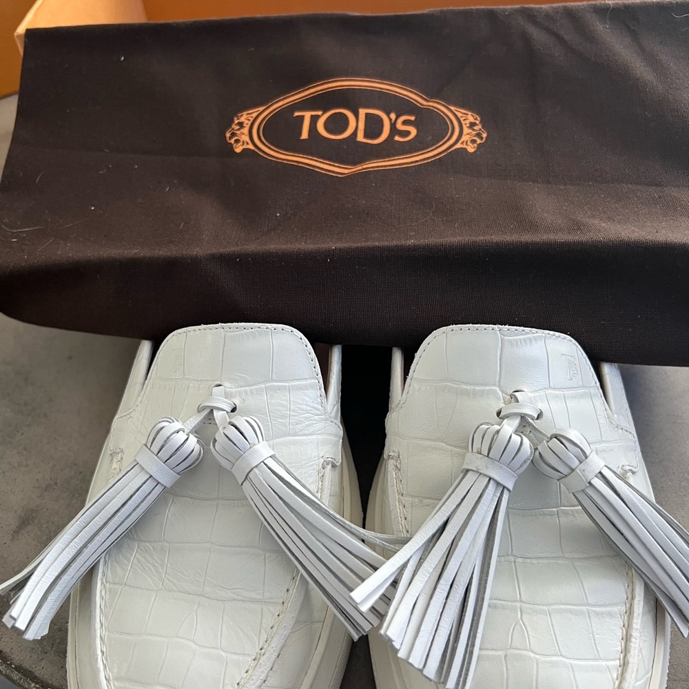 Tod's Light Gray Croc-Embossed Tassel Loafers